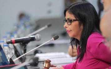 Delcy Rodríguez arremete contra México