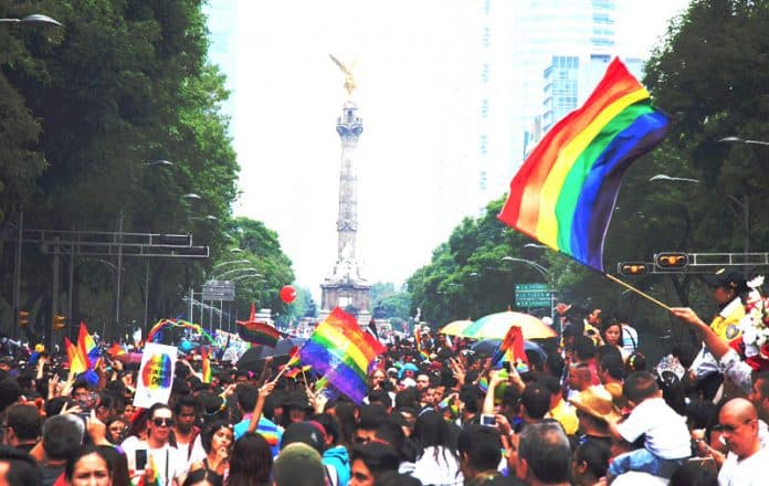 La Cdmx Se Viste De Arcoiris Con La Marcha Del Orgullo Gay 2017 Mentepost