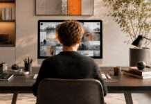 Persona observando contenido digital contemporáneo en una pantalla moderna relacionado con publicaciones híbridas e inteligencia artificial dentro de internet.